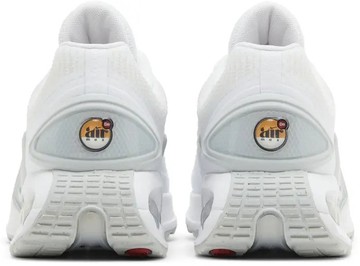 Foto do produto Tênis Nike Air Max DN White Metallic Silver