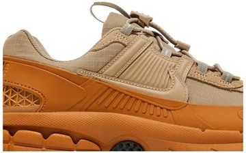 Foto do produto Tênis Nike Air Zoom Vomero Roam Flax