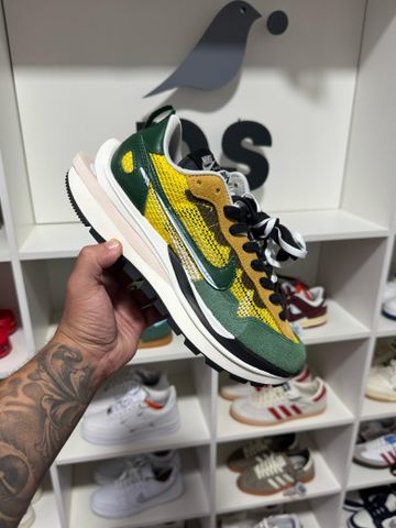 Foto do produto Tênis Nike Sacai x VaporWaffle Tour Yellow (PRONTA ENTREGA)