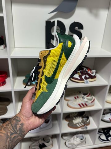 Foto do produto Tênis Nike Sacai x VaporWaffle Tour Yellow (PRONTA ENTREGA)