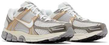 Foto do produto Tênis Nike Air Zoom Vomero 5 Metallic Pewter Gold