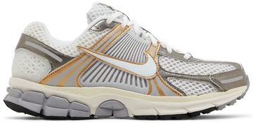 Foto do produto Tênis Nike Air Zoom Vomero 5 Metallic Pewter Gold