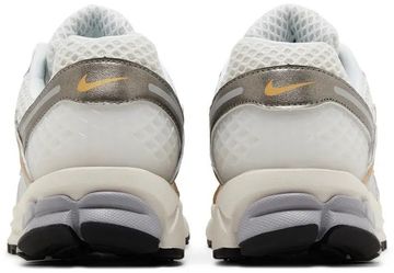 Foto do produto Tênis Nike Air Zoom Vomero 5 Metallic Pewter Gold