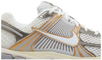 Foto do produto Tênis Nike Air Zoom Vomero 5 Metallic Pewter Gold