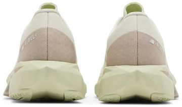 Foto do produto Tênis New Balance FuelCell Rebel v4 Linen Lichen Green