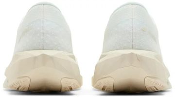 Foto do produto Tênis New Balance FuelCell Rebel v4 White Linen