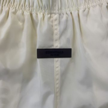 Foto do produto Bermuda Fear of God Essentials Nylon Running Shorts Cream
