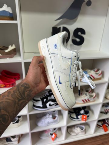 Foto do produto Tênis Nike Air Force 1 '07 LX Worldwide Pack - Sail Game Royal (PRONTA ENTREGA)