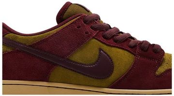 Foto do produto Tênis Nike Dunk Low SB Dark Team Red Olive Flak