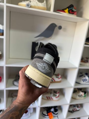 Foto do produto Tênis Air Jordan 1 Low SE Craft Inside Out - Black (PRONTA ENTREGA)