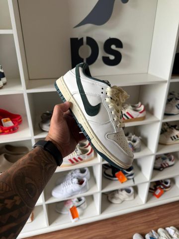 Foto do produto Tênis Nike Dunk Low Athletic Department - Deep Jungle (PRONTA ENTREGA)