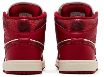 Foto do produto Tênis  Air Jordan 1 Mid Valentines Day 2025
