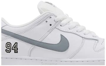 Foto do produto Tênis Nike Supreme x Nike Dunk Low SB White Metallic Silver