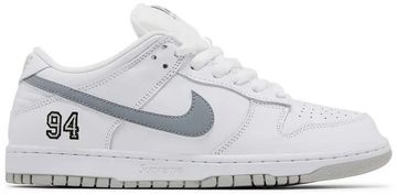 Foto do produto Tênis Nike Supreme x Nike Dunk Low SB White Metallic Silver