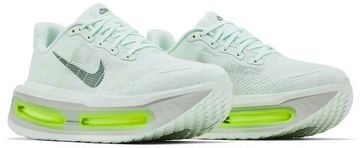 Foto do produto Tênis Nike Vomero Premium Barely Volt