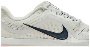 Foto do produto Tênis Nike Pegasus Premium Summit White Bright Crimson