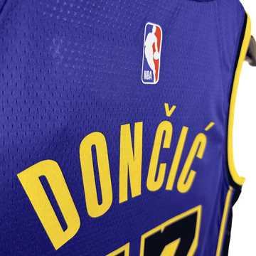 Foto do produto Regata NBA Los Angeles Lakers Statement Edition Swingman Jersey Luka Doncic 77 Roxa