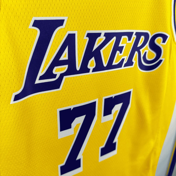Foto do produto Regata NBA Los Angeles Lakers Icon Edition Swingman Jersey Luka Doncic 77 Amarela