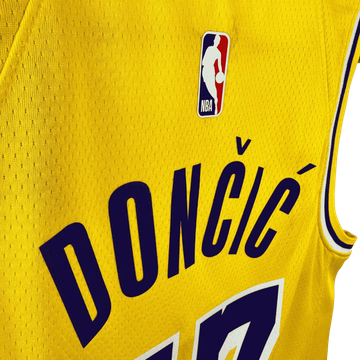Foto do produto Regata NBA Los Angeles Lakers Icon Edition Swingman Jersey Luka Doncic 77 Amarela