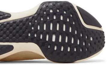 Foto do produto Tênis Nike ZoomX Invincible Run Flyknit 3 Light Cream