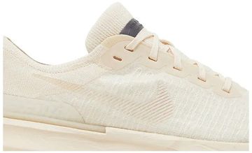 Foto do produto Tênis Nike ZoomX Invincible Run Flyknit 3 Light Cream