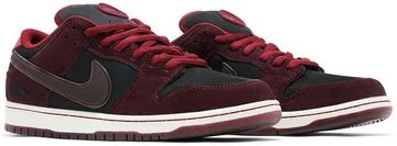 Foto do produto Tênis Nike RIOT Skateshop x Dunk Low SB Mahogany Dark Beetroot