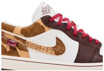Foto do produto Tênis Nike Air Jordan 1 Low SE Year of the Horse