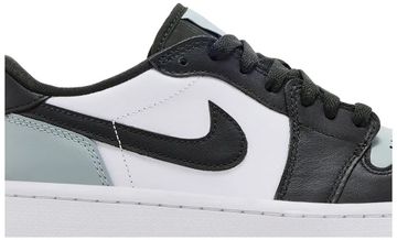 Foto do produto Tênis Air Jordan 1 Low Golf Spiked White Light Pumice