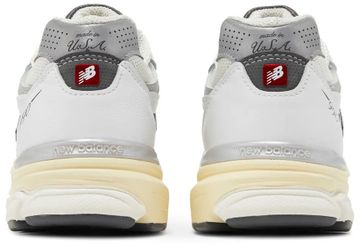Foto do produto Tênis New Balance Teddy Santis x 990v3 Sea Salt