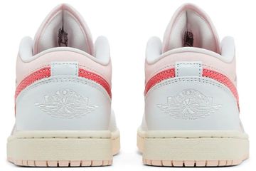 Foto do produto Tênis Air Jordan 1 Low Strawberry Milkshake