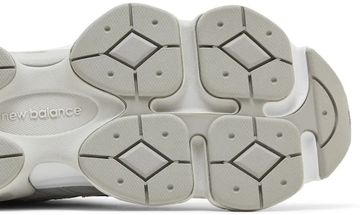 Foto do produto Tênis New Balance 9060 Silver Metallic Grey