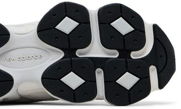 Foto do produto Tênis New Balance 9060 White Black Metallic Silver