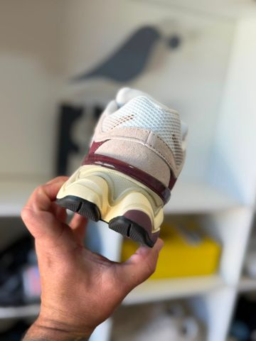 Foto do produto Tênis New Balance 9060 Linen Burgundy (PRONTA ENTREGA)