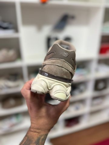 Foto do produto Tênis New Balance 9060 Mushroom Brown (PRONTA ENTREGA)