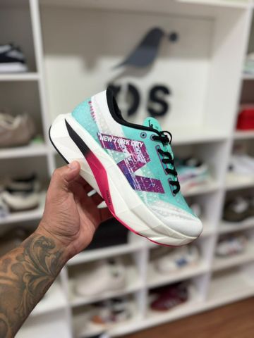 Foto do produto Tênis New Balance FuelCell SuperComp Elite v4 TCS NYC Marathon (PRONTA ENTREGA)