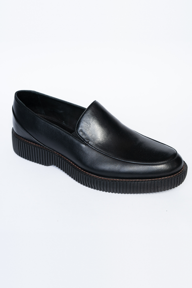 Mocassim Masculino de Couro Preto com Solado Tratorado 
