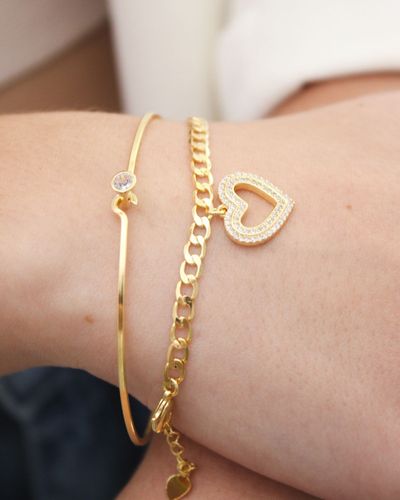 Pulseira dourada elo grumet pingente coração cravejado 