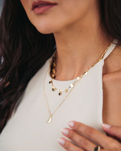 Colar dourado palito com medalhas 