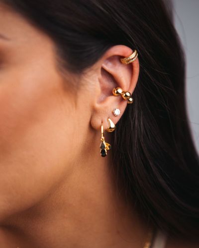 Piercing fake dourado liso design moderno de esferas
