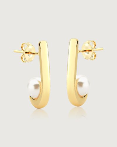 Brinco dourado meia argola com pérola