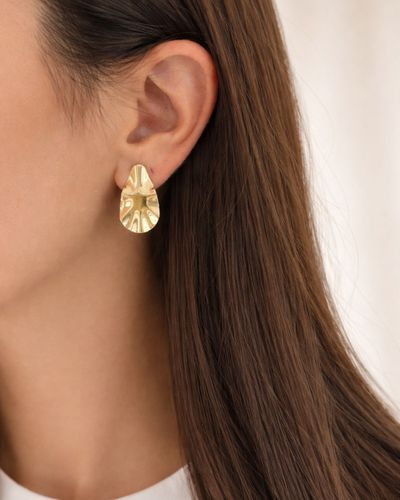 Brinco dourado gota orgânica