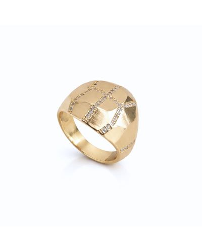 Anel dourado bold geométricos detalhes cravejados