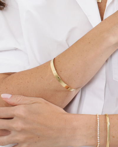 Bracelete dourado aberto liso