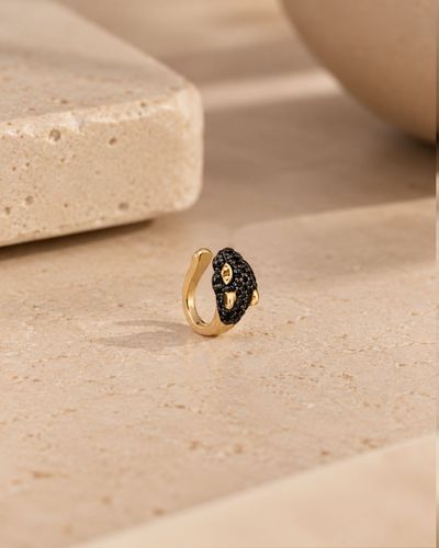 Piercing fake dourado pantera cravejada