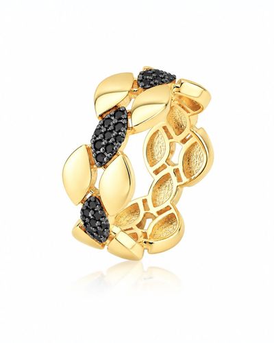 Anel dourado escamas cravejado zircônias negras