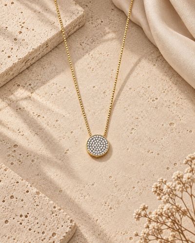 Colar dourado pingente botão cravejado