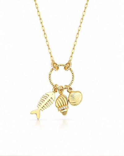Colar dourado elos cartier patuá peixe e conchas