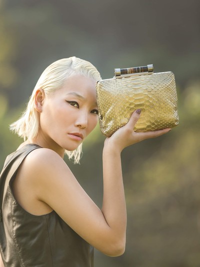 CLUTCH CASEARA COURO PYTHON OURO LIGHT