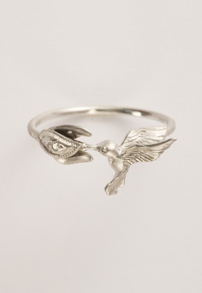 anel lírio beija-flor ouro branco