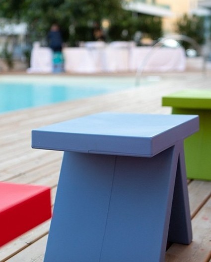 Mesa Toy cor Azul em Polietileno | Slide